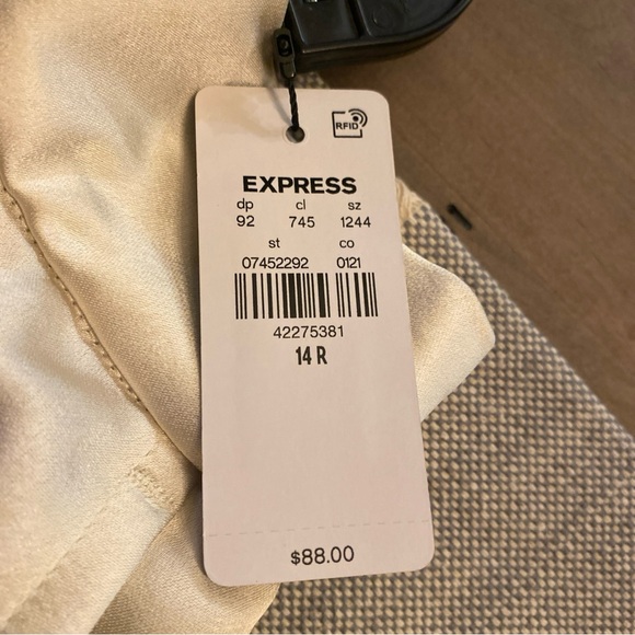 Express Ladies Champagne Satin High Waisted Cargo Joggers NWT Size 14R - Picture 4 of 6